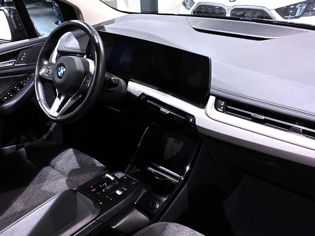BMW Serie 2 218d Active Tourer color Negro. Año 2024. 110KW(150CV). Diésel. En concesionario BMW Marcos Automoción de Valencia