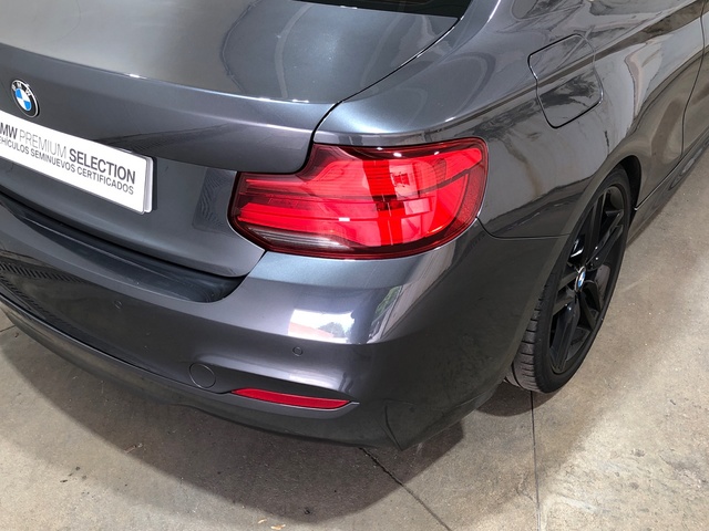 BMW Serie 2 218i Coupe color Gris. Año 2018. 100KW(136CV). Gasolina. En concesionario Movilnorte El Plantio de Madrid