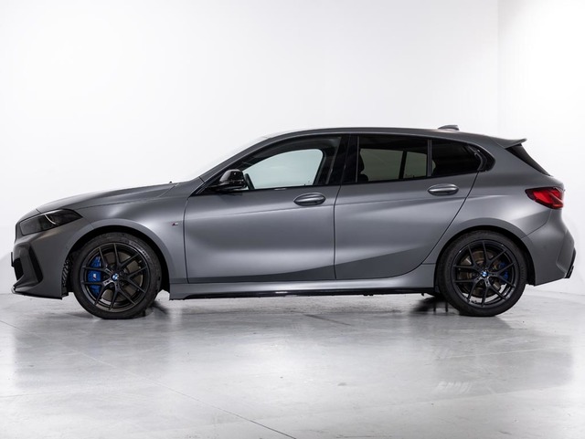 BMW Serie 1 M135i color Gris. Año 2024. 225KW(306CV). Gasolina. En concesionario Oliva Motor Girona de Girona