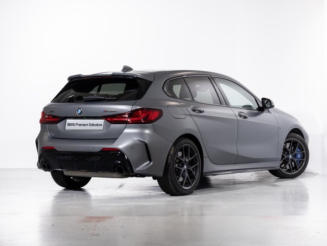 BMW Serie 1 M135i color Gris. Año 2024. 225KW(306CV). Gasolina. En concesionario Oliva Motor Girona de Girona