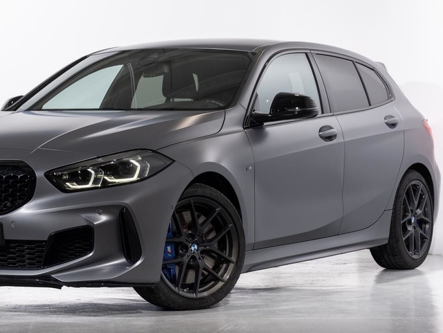 BMW Serie 1 M135i color Gris. Año 2024. 225KW(306CV). Gasolina. En concesionario Oliva Motor Girona de Girona