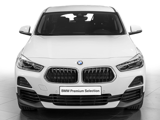 BMW X2 sDrive18d color Blanco. Año 2021. 110KW(150CV). Diésel. En concesionario Caetano Cuzco, Alcalá de Madrid