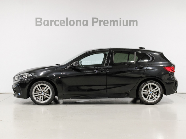 BMW Serie 1 118d color Negro. Año 2024. 110KW(150CV). Diésel. En concesionario Barcelona Premium -- GRAN VIA de Barcelona