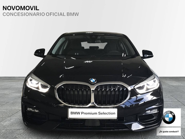 BMW Serie 1 118i color Negro. Año 2019. 103KW(140CV). Gasolina. En concesionario Novomóvil Oleiros de Coruña