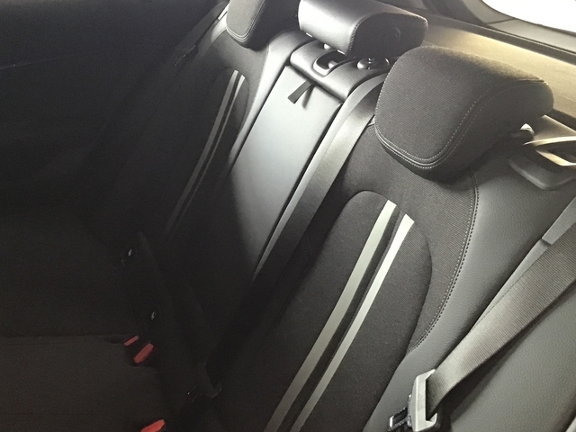 BMW Serie 1 118i color Negro. Año 2019. 103KW(140CV). Gasolina. En concesionario Novomóvil Oleiros de Coruña
