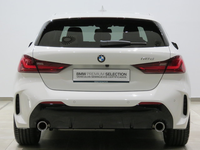 BMW Serie 1 118d color Blanco. Año 2024. 110KW(150CV). Diésel. En concesionario ALZIRA Automoviles Fersan, S.A. de Valencia