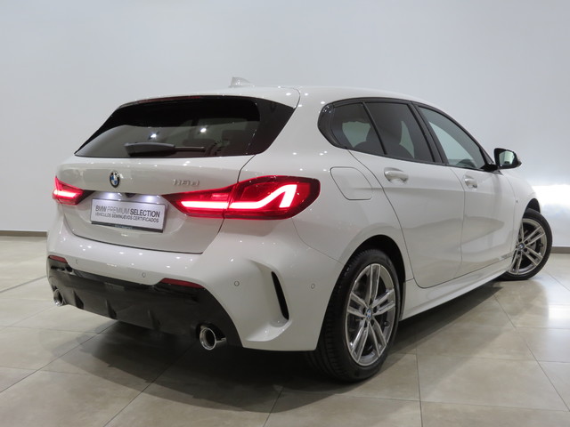 BMW Serie 1 118d color Blanco. Año 2024. 110KW(150CV). Diésel. En concesionario ALZIRA Automoviles Fersan, S.A. de Valencia