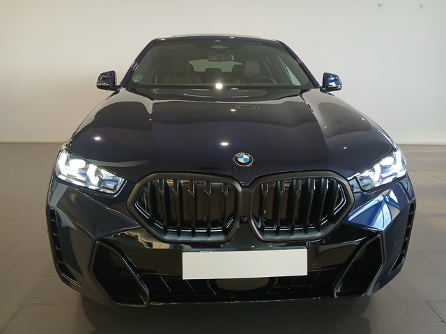 BMW X6 xDrive40d color Azul. Año 2024. 259KW(352CV). Diésel. En concesionario Adler Motor S.L. TOLEDO de Toledo