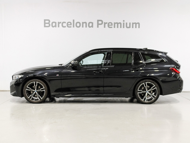 BMW Serie 3 318d Touring color Negro. Año 2023. 110KW(150CV). Diésel. En concesionario Barcelona Premium -- GRAN VIA de Barcelona