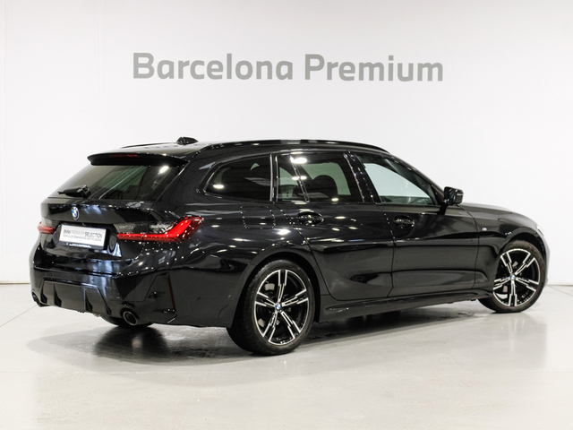 BMW Serie 3 318d Touring color Negro. Año 2023. 110KW(150CV). Diésel. En concesionario Barcelona Premium -- GRAN VIA de Barcelona