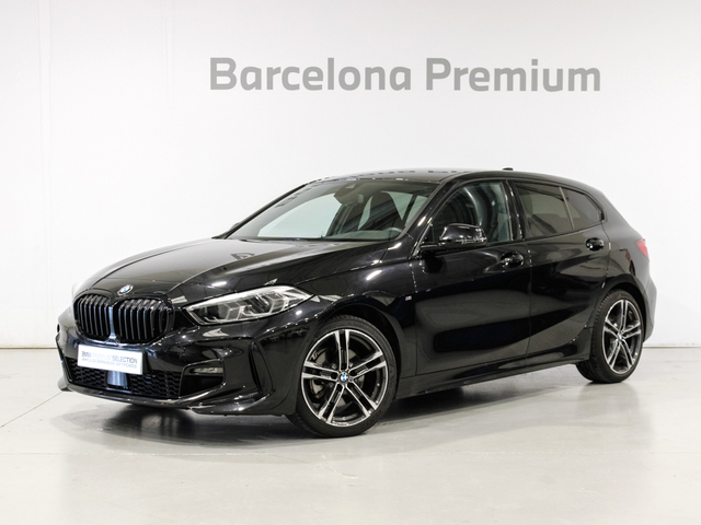 BMW Serie 1 118d color Negro. Año 2024. 110KW(150CV). Diésel. En concesionario Barcelona Premium -- GRAN VIA de Barcelona