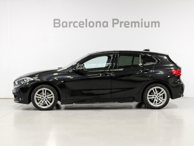 BMW Serie 1 118d color Negro. Año 2024. 110KW(150CV). Diésel. En concesionario Barcelona Premium -- GRAN VIA de Barcelona