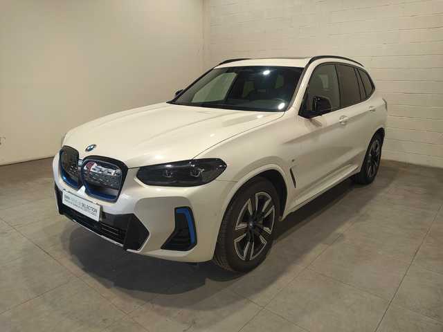 BMW iX3 M Sport color Blanco. Año 2023. 210KW(286CV). Eléctrico. En concesionario MOTOR MUNICH S.A.U  - Terrassa de Barcelona