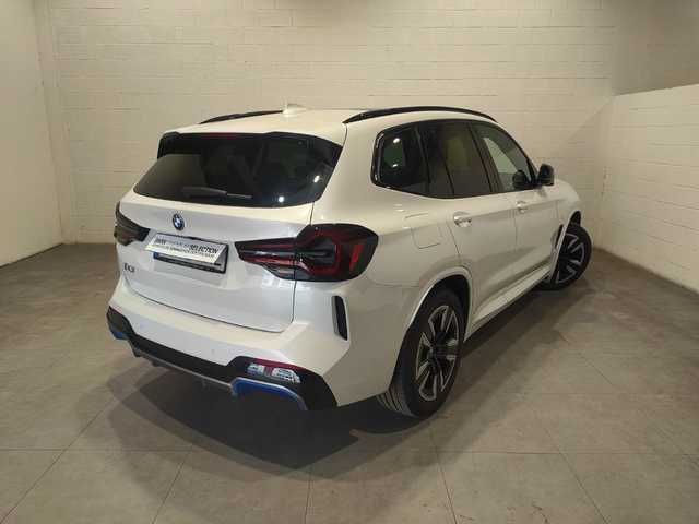 BMW iX3 M Sport color Blanco. Año 2023. 210KW(286CV). Eléctrico. En concesionario MOTOR MUNICH S.A.U  - Terrassa de Barcelona