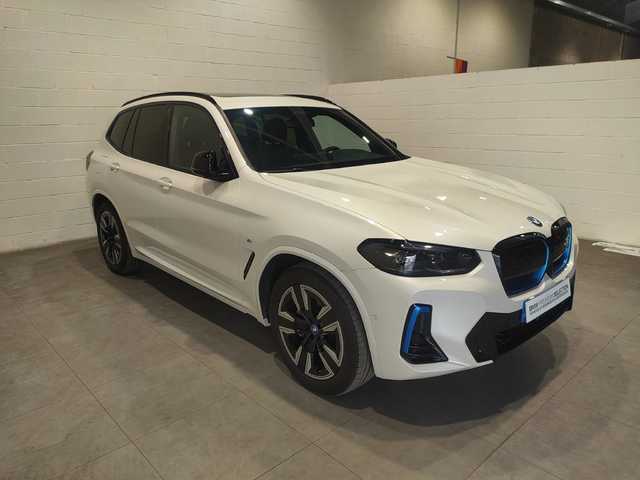 BMW iX3 M Sport color Blanco. Año 2023. 210KW(286CV). Eléctrico. En concesionario MOTOR MUNICH S.A.U  - Terrassa de Barcelona