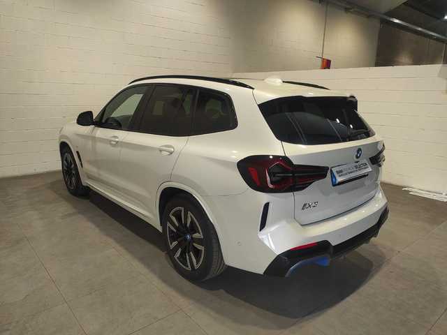 BMW iX3 M Sport color Blanco. Año 2023. 210KW(286CV). Eléctrico. En concesionario MOTOR MUNICH S.A.U  - Terrassa de Barcelona