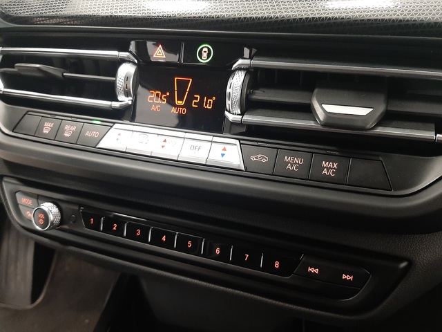 BMW Serie 1 118d color Negro. Año 2020. 110KW(150CV). Diésel. En concesionario Automoviles Bertolin, S.L. de Valencia