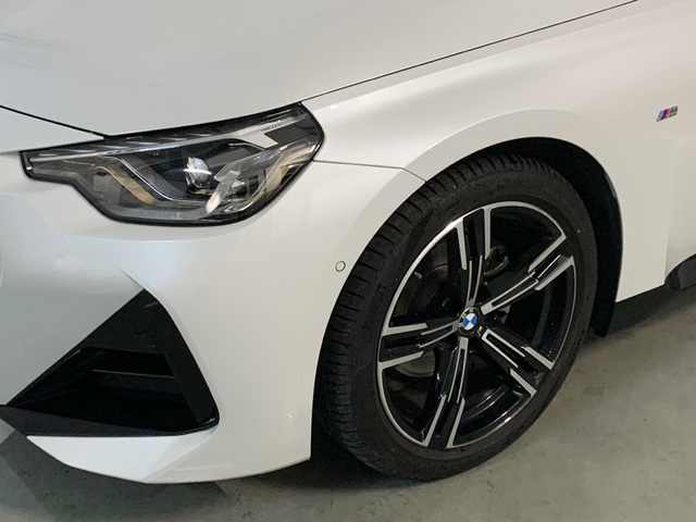 BMW Serie 2 220d Coupe color Blanco. Año 2023. 140KW(190CV). Diésel. En concesionario Celtamotor Vigo de Pontevedra