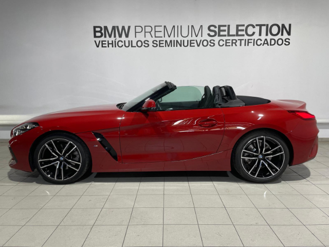 BMW Z4 sDrive20i Cabrio color Rojo. Año 2022. 145KW(197CV). Gasolina. En concesionario Hispamovil, Torrevieja de Alicante