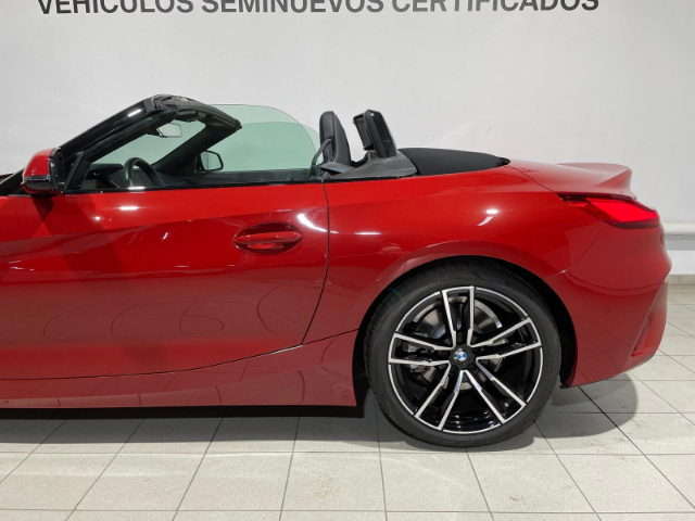 BMW Z4 sDrive20i Cabrio color Rojo. Año 2022. 145KW(197CV). Gasolina. En concesionario Hispamovil, Torrevieja de Alicante