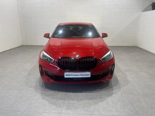 Fotos de BMW Serie 1 118d color Rojo. Año 2024. 110KW(150CV). Diésel. En concesionario MOTOR MUNICH S.A.U  - Terrassa de Barcelona