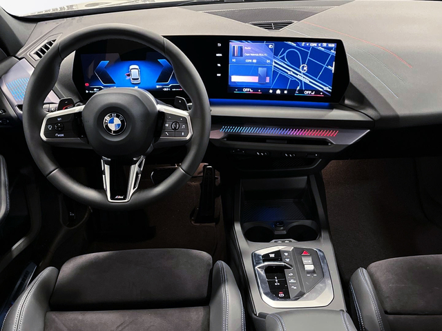 BMW Serie 1 120i color Gris. Año 2024. 125KW(170CV). Gasolina. En concesionario BMW Marcos Automoción de Valencia