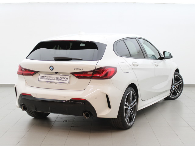 BMW Serie 1 118d color Blanco. Año 2024. 110KW(150CV). Diésel. En concesionario Augusta Aragon S.A. de Zaragoza