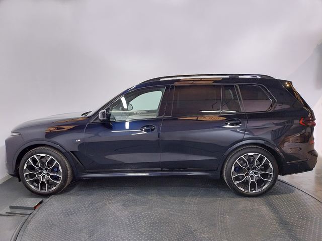 BMW X7 xDrive40d color Negro. Año 2024. 259KW(352CV). Diésel. En concesionario Proa Premium Palma de Baleares