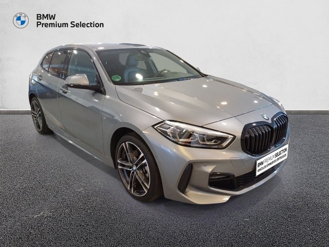 BMW Serie 1 118i color Gris. Año 2024. 103KW(140CV). Gasolina. En concesionario Marmotor de Las Palmas