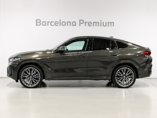 BMW X6 xDrive30d color Gris. Año 2023. 210KW(286CV). Diésel. En concesionario Barcelona Premium -- GRAN VIA de Barcelona