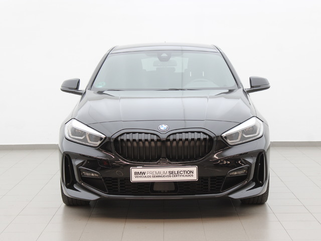 BMW Serie 1 118d color Negro. Año 2024. 110KW(150CV). Diésel. En concesionario Augusta Aragon S.A. de Zaragoza