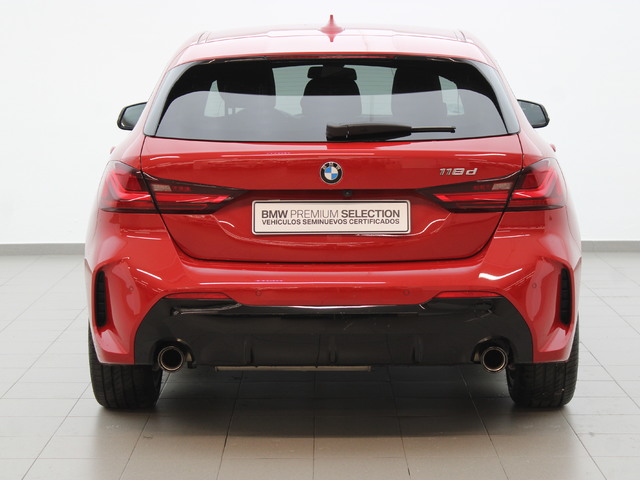 BMW Serie 1 118d color Rojo. Año 2024. 110KW(150CV). Diésel. En concesionario Augusta Aragon S.A. de Zaragoza