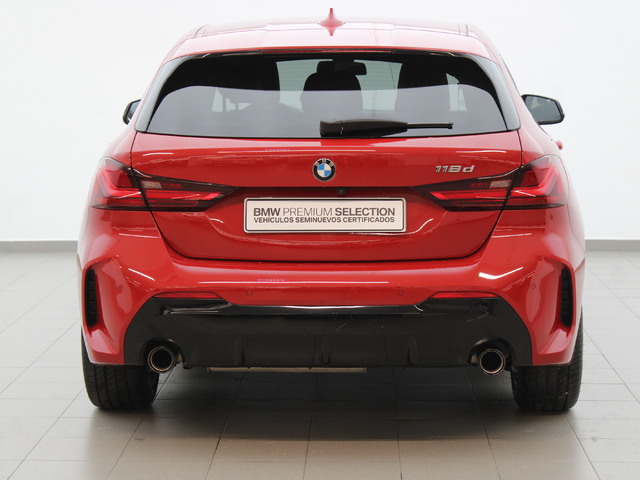 BMW Serie 1 118d color Rojo. Año 2024. 110KW(150CV). Diésel. En concesionario Augusta Aragon S.A. de Zaragoza