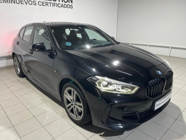 BMW Serie 1 118d color Negro. Año 2024. 110KW(150CV). Diésel. En concesionario Hispamovil Elche de Alicante