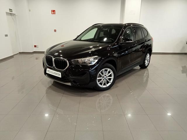 BMW X1 sDrive18d color Negro. Año 2020. 110KW(150CV). Diésel. En concesionario Mandel Motor Badajoz de Badajoz