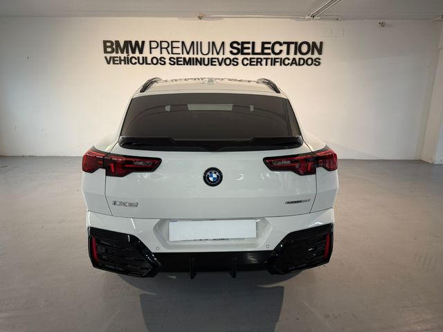 BMW iX2 eDrive20 color Blanco. Año 2024. 150KW(204CV). Eléctrico. En concesionario Lurauto Gipuzkoa de Guipuzcoa