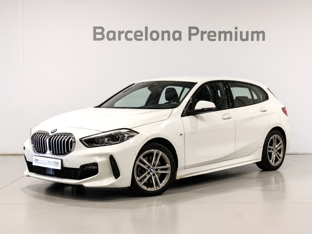 BMW Serie 1 118d color Blanco. Año 2020. 110KW(150CV). Diésel. En concesionario Barcelona Premium -- GRAN VIA de Barcelona