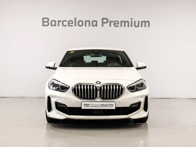 BMW Serie 1 118d color Blanco. Año 2020. 110KW(150CV). Diésel. En concesionario Barcelona Premium -- GRAN VIA de Barcelona