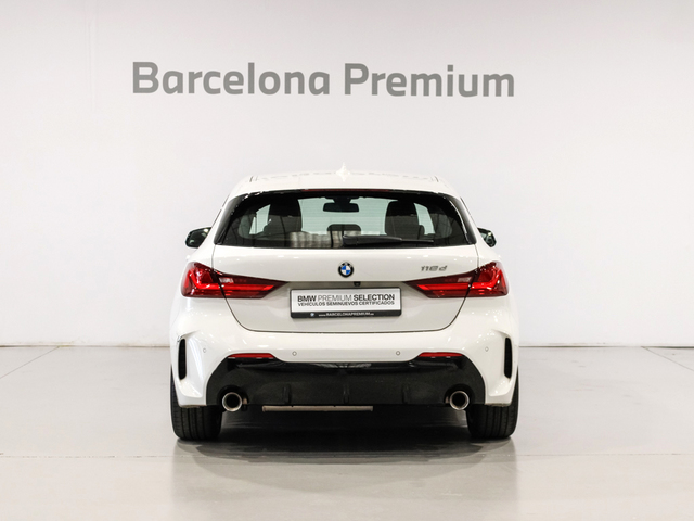 BMW Serie 1 118d color Blanco. Año 2020. 110KW(150CV). Diésel. En concesionario Barcelona Premium -- GRAN VIA de Barcelona