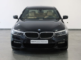 Fotos de BMW Serie 5 530d color Negro. Año 2017. 195KW(265CV). Diésel. En concesionario Autogal de Ourense