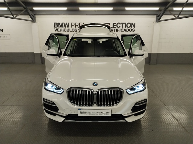 BMW X5 xDrive30d color Blanco. Año 2020. 195KW(265CV). Diésel. En concesionario Autoberón de La Rioja