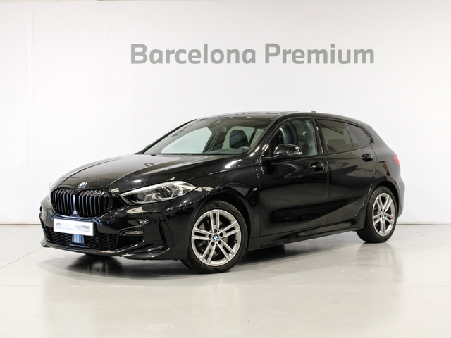 BMW Serie 1 118d color Negro. Año 2024. 110KW(150CV). Diésel. En concesionario Barcelona Premium -- GRAN VIA de Barcelona