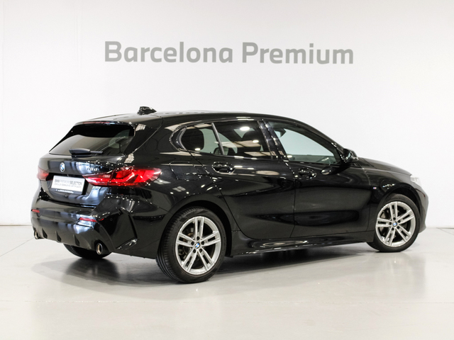 BMW Serie 1 118d color Negro. Año 2024. 110KW(150CV). Diésel. En concesionario Barcelona Premium -- GRAN VIA de Barcelona