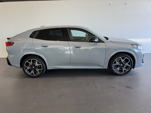 BMW X2 sDrive18d color Gris. Año 2024. 110KW(150CV). Diésel. En concesionario Adler Motor S.L. TOLEDO de Toledo