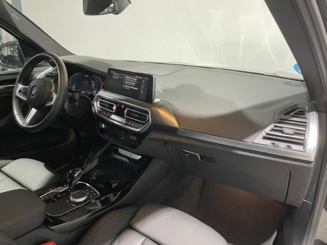 BMW X3 xDrive30e color Gris. Año 2024. 215KW(292CV). Híbrido Electro/Gasolina. En concesionario Hispamovil Elche de Alicante