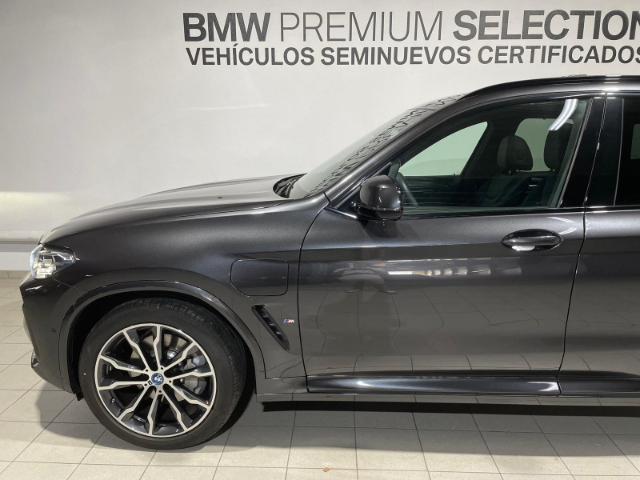 BMW X3 xDrive30e color Gris. Año 2024. 215KW(292CV). Híbrido Electro/Gasolina. En concesionario Hispamovil Elche de Alicante