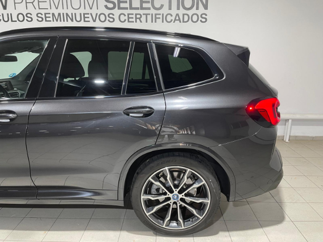 BMW X3 xDrive30e color Gris. Año 2024. 215KW(292CV). Híbrido Electro/Gasolina. En concesionario Hispamovil Elche de Alicante