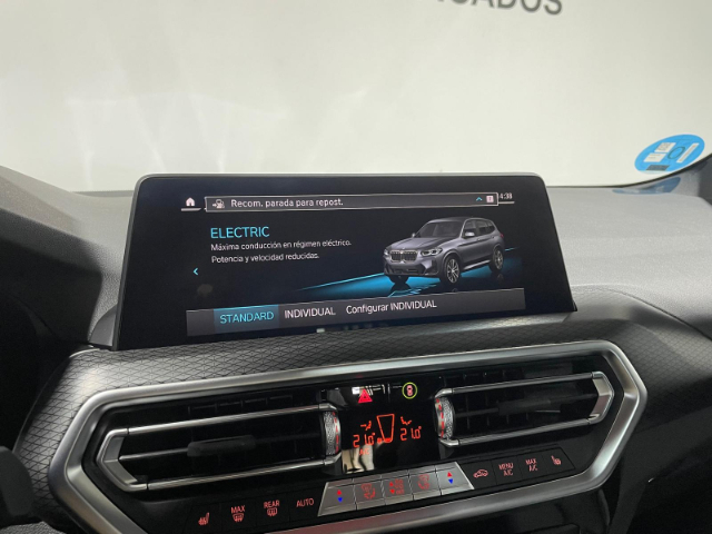 BMW X3 xDrive30e color Gris. Año 2024. 215KW(292CV). Híbrido Electro/Gasolina. En concesionario Hispamovil Elche de Alicante