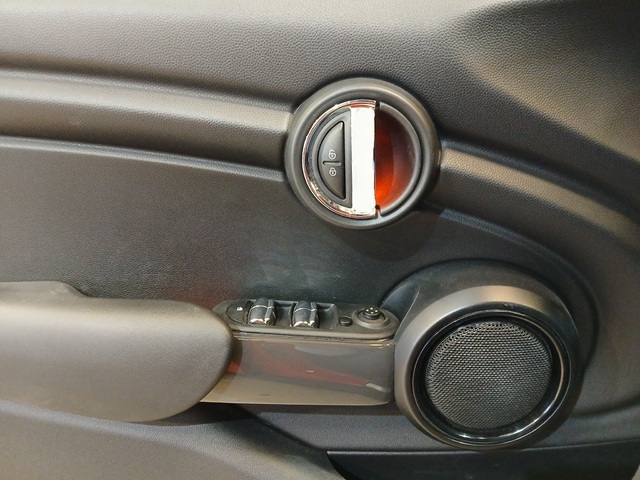 fotoG 19 del MINI MINI 5 Puertas Cooper 100 kW (136 CV) 136cv Gasolina del 2020 en Alicante
