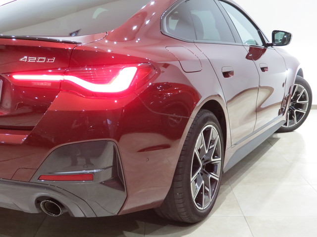 BMW Serie 4 420d Gran Coupe color Rojo. Año 2024. 140KW(190CV). Diésel. En concesionario SAN JUAN Automoviles Fersan S.A. de Alicante
